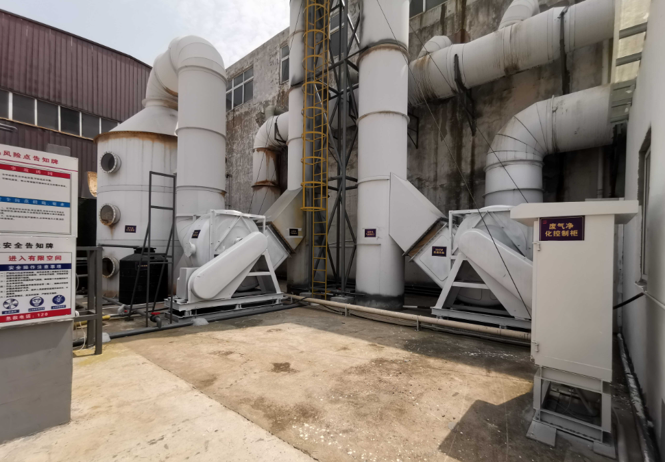 Torre de tratamento de gases de escape